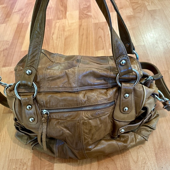 Jesslyn Blake Leather Weekend Bag - Picture 4 of 12